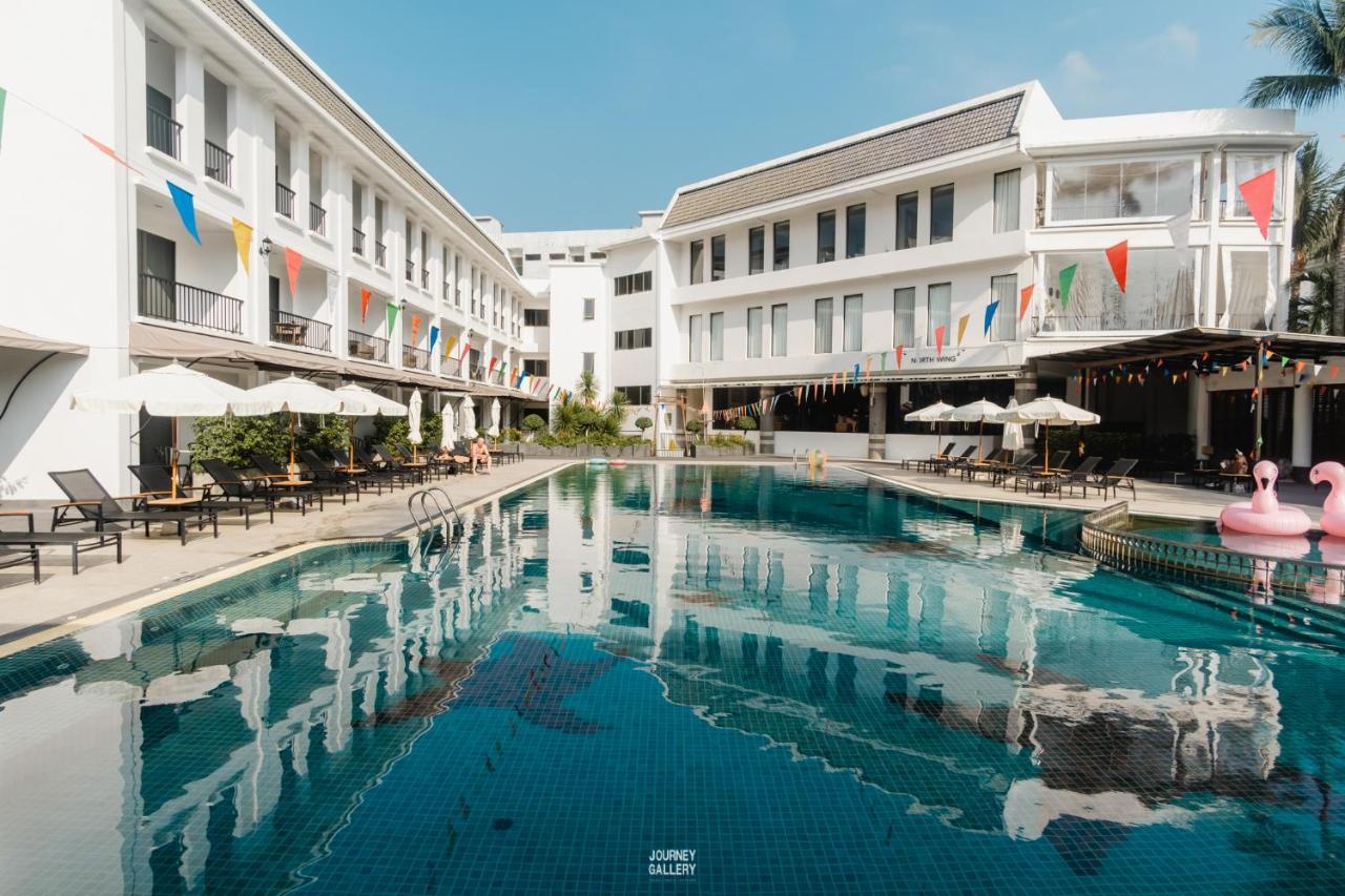 Sawaddi Patong Resort & Spa By Tolani - Sha Extra Plus Bagian luar foto