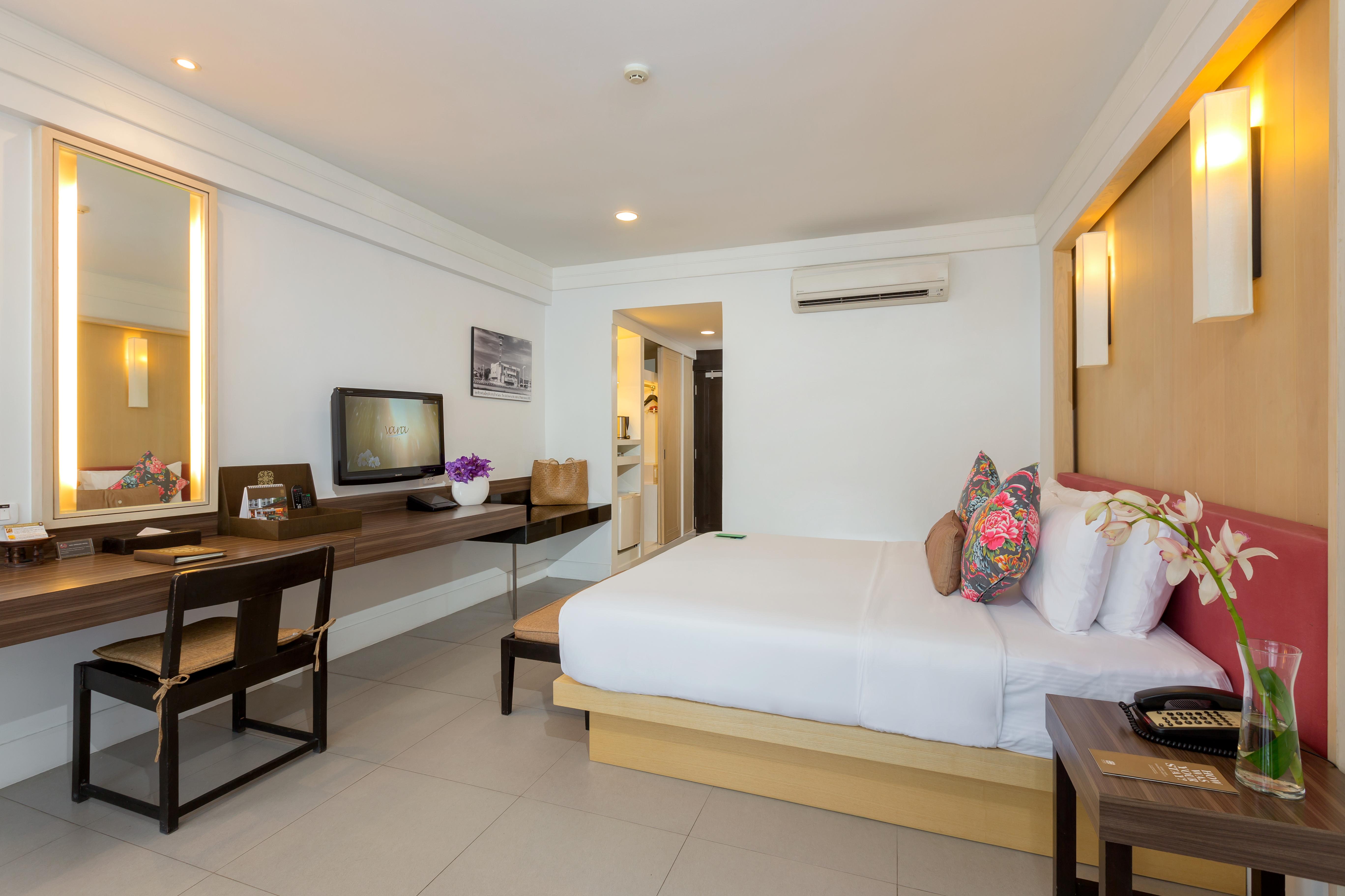 Sawaddi Patong Resort & Spa By Tolani - Sha Extra Plus Bagian luar foto
