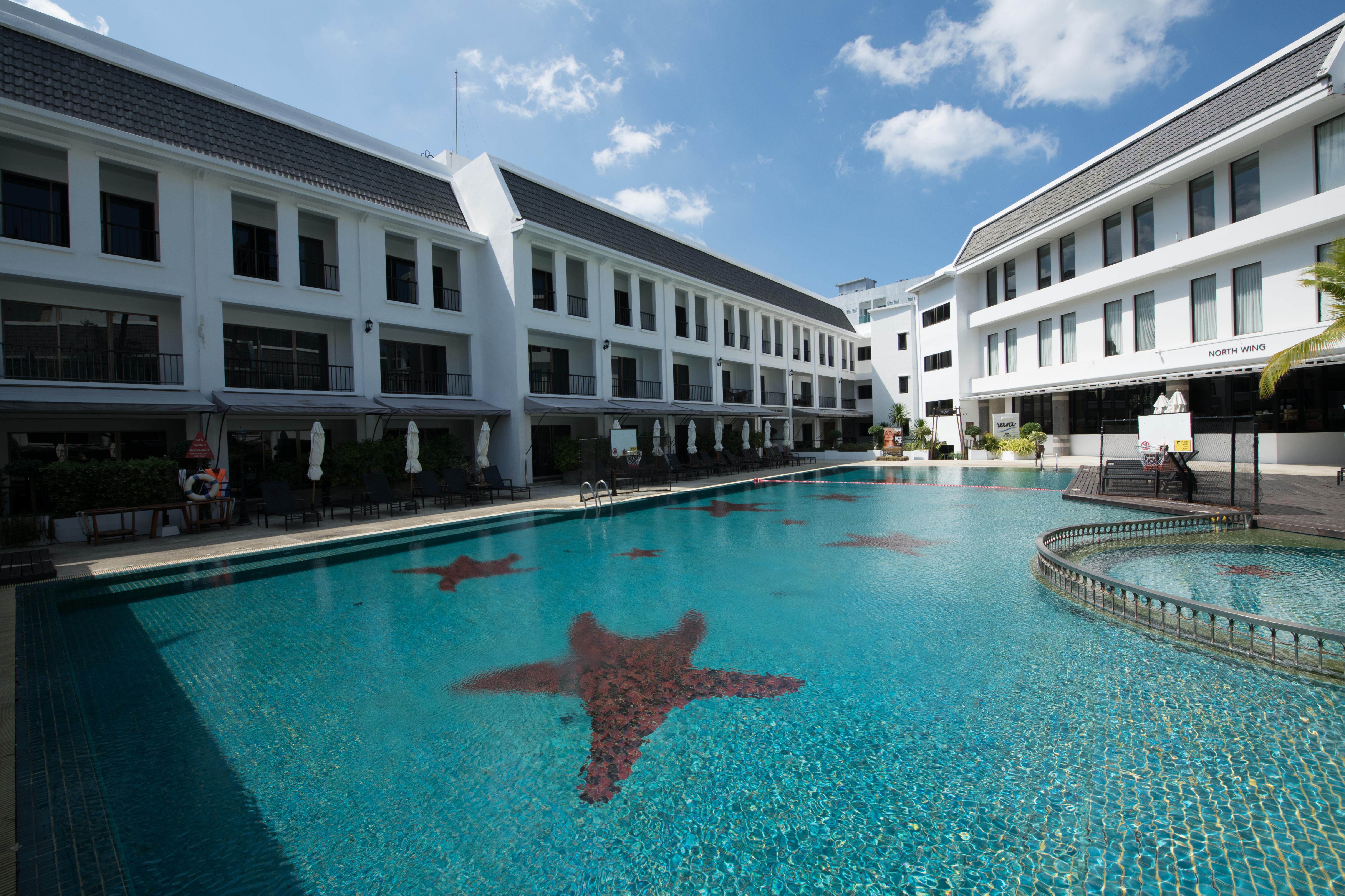 Sawaddi Patong Resort & Spa By Tolani - Sha Extra Plus Bagian luar foto