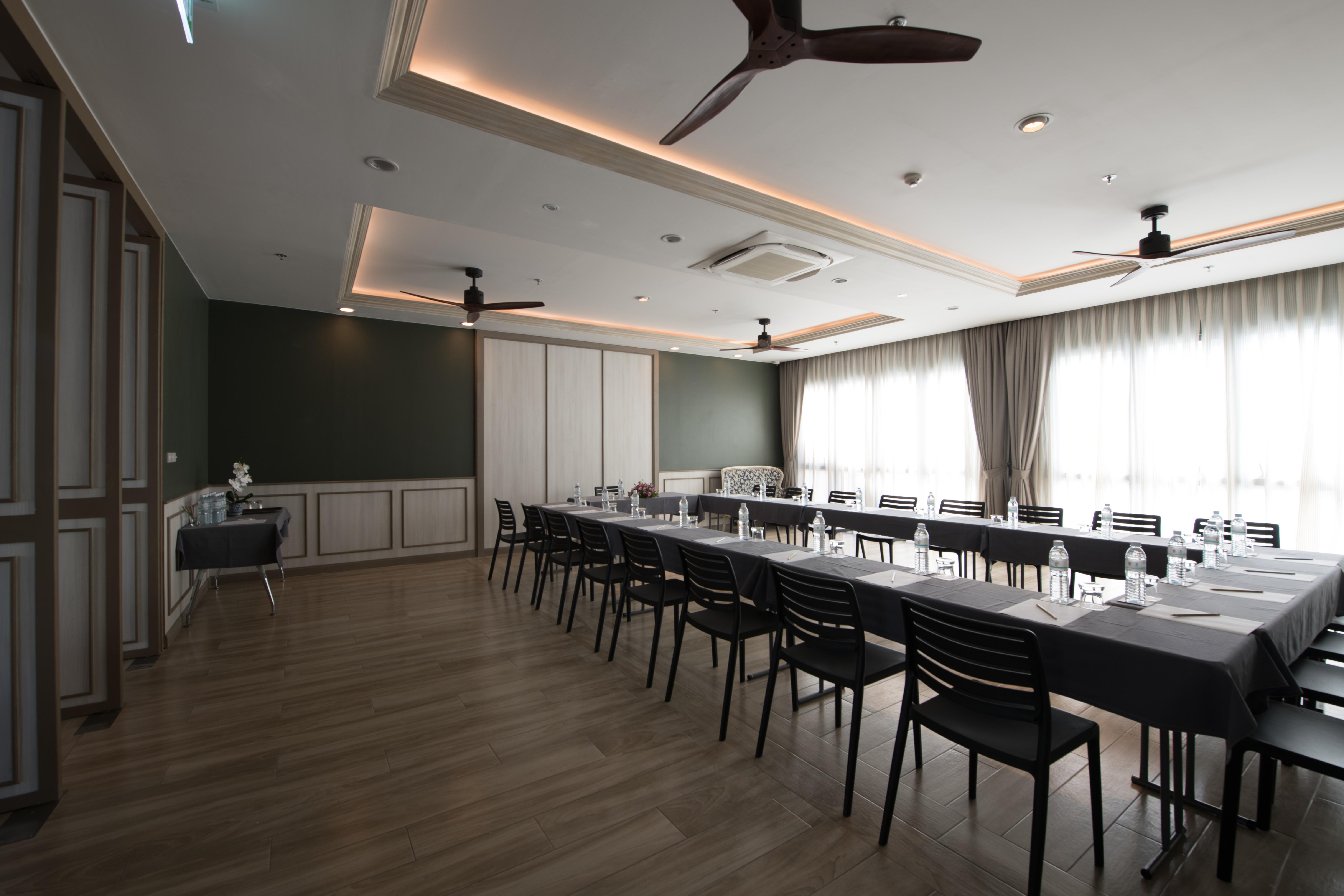 Sawaddi Patong Resort & Spa By Tolani - Sha Extra Plus Bagian luar foto